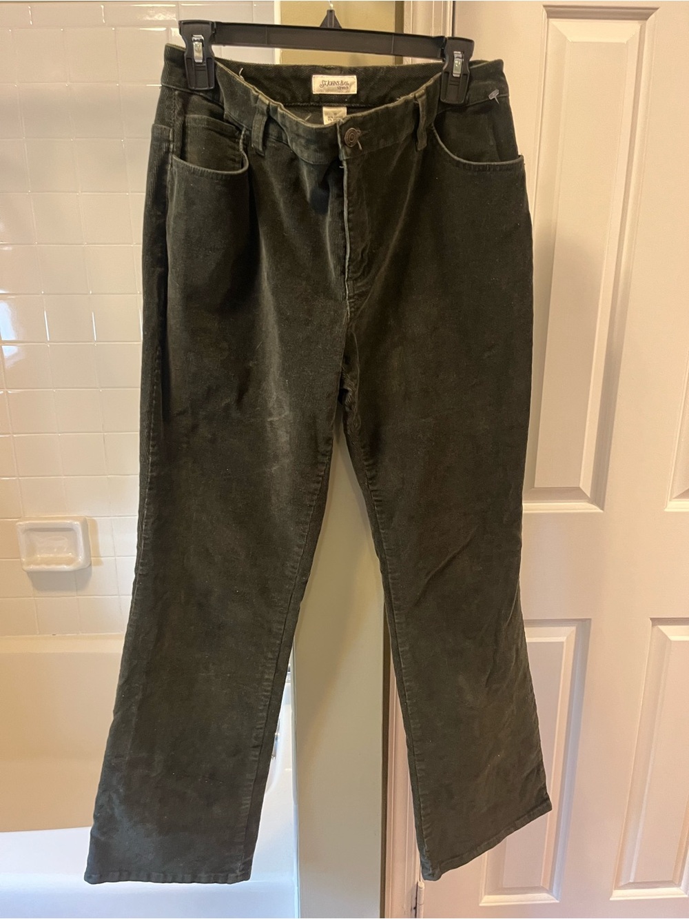 Women’s St. John's Bay Olive Green Stretch Corduroy Jeans. Size 10.